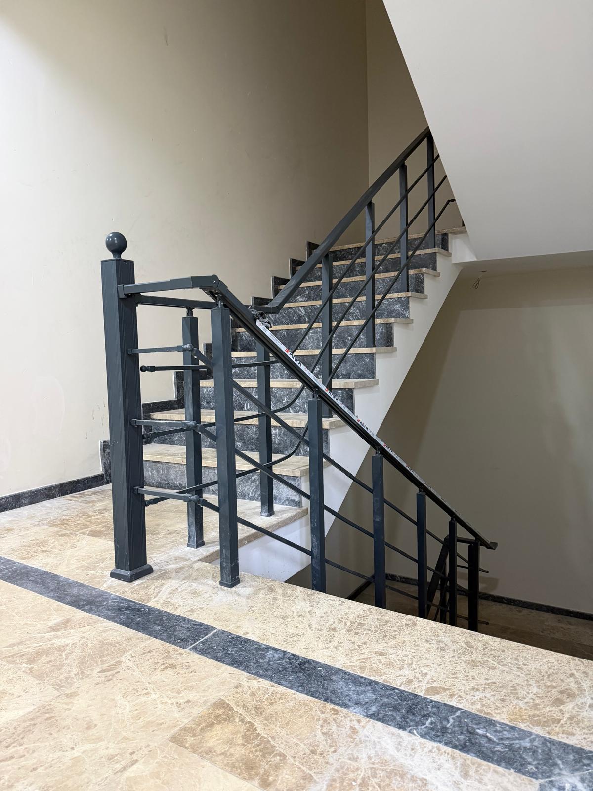 Aliminyum küpeşte merdiven ve fransız 42